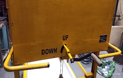 UP/DOWN locking lever on Sahaj Lift